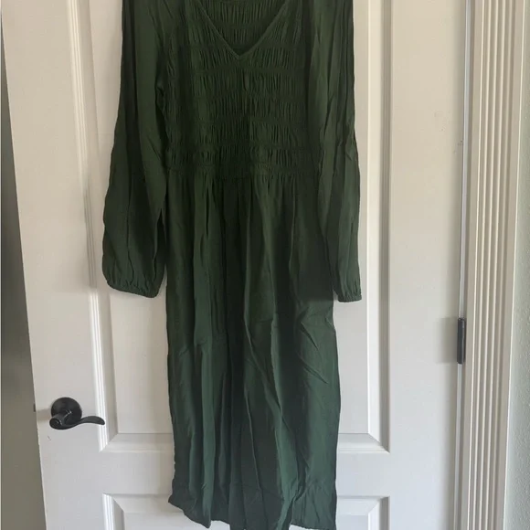 Ava & Viv Green Maxi Dress with Bishop Sleeves - Picture 2 of 3